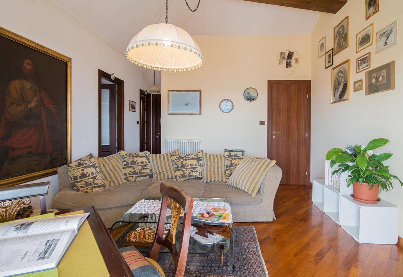 La Mansarda Delle Meraviglie B&B Superior Triest Exterior foto