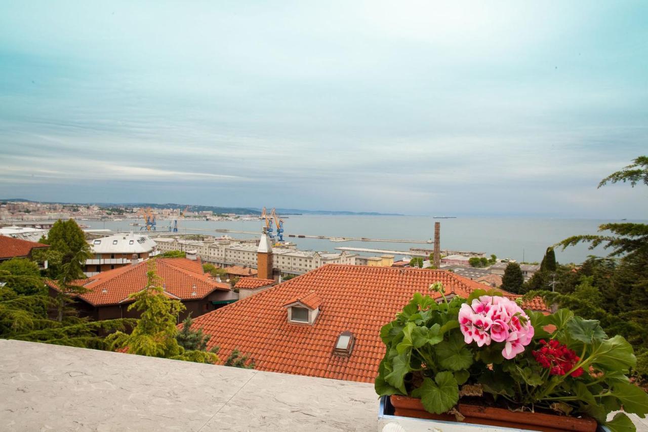La Mansarda Delle Meraviglie B&B Superior Triest Exterior foto
